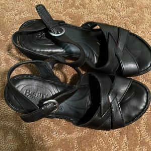 Born sandals